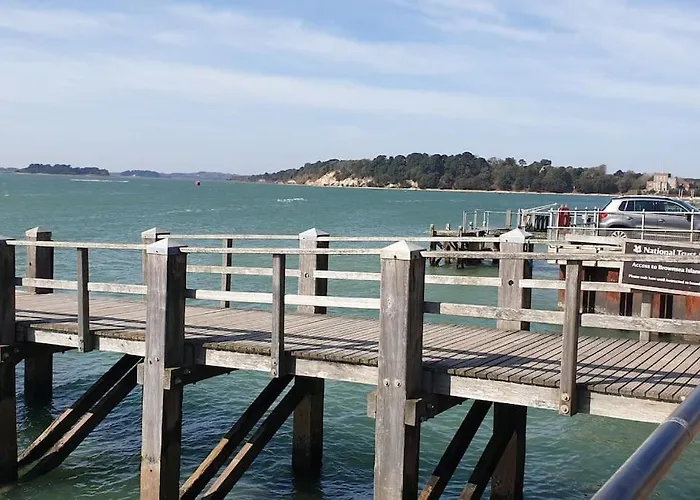 Sandbanks Ground Floor 2 Bed Apt, Beach 3Mins Walk