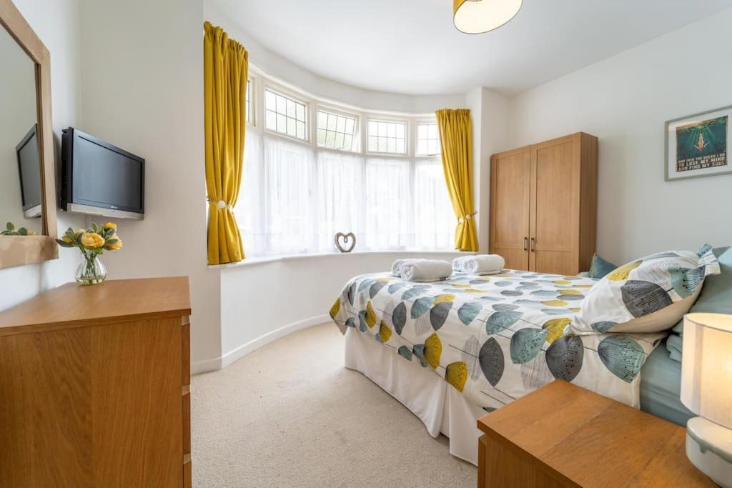 Apartment Sandbanks Ground Floor 2 Bed Apt, 3mins Walk