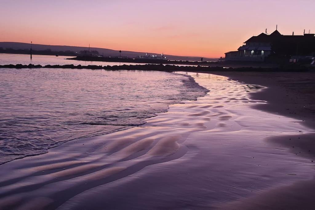 Sandbanks Ground Floor 2 Bed Apt, 3mins Walk Apartment *