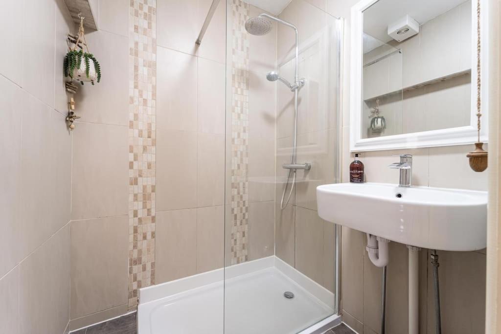 Sandbanks Ground Floor 2 Bed Apt, 3mins Walk * Poole